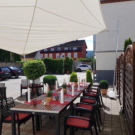Hotel-Restaurant Pfaelzer Hof Еденкобен Екстериор снимка