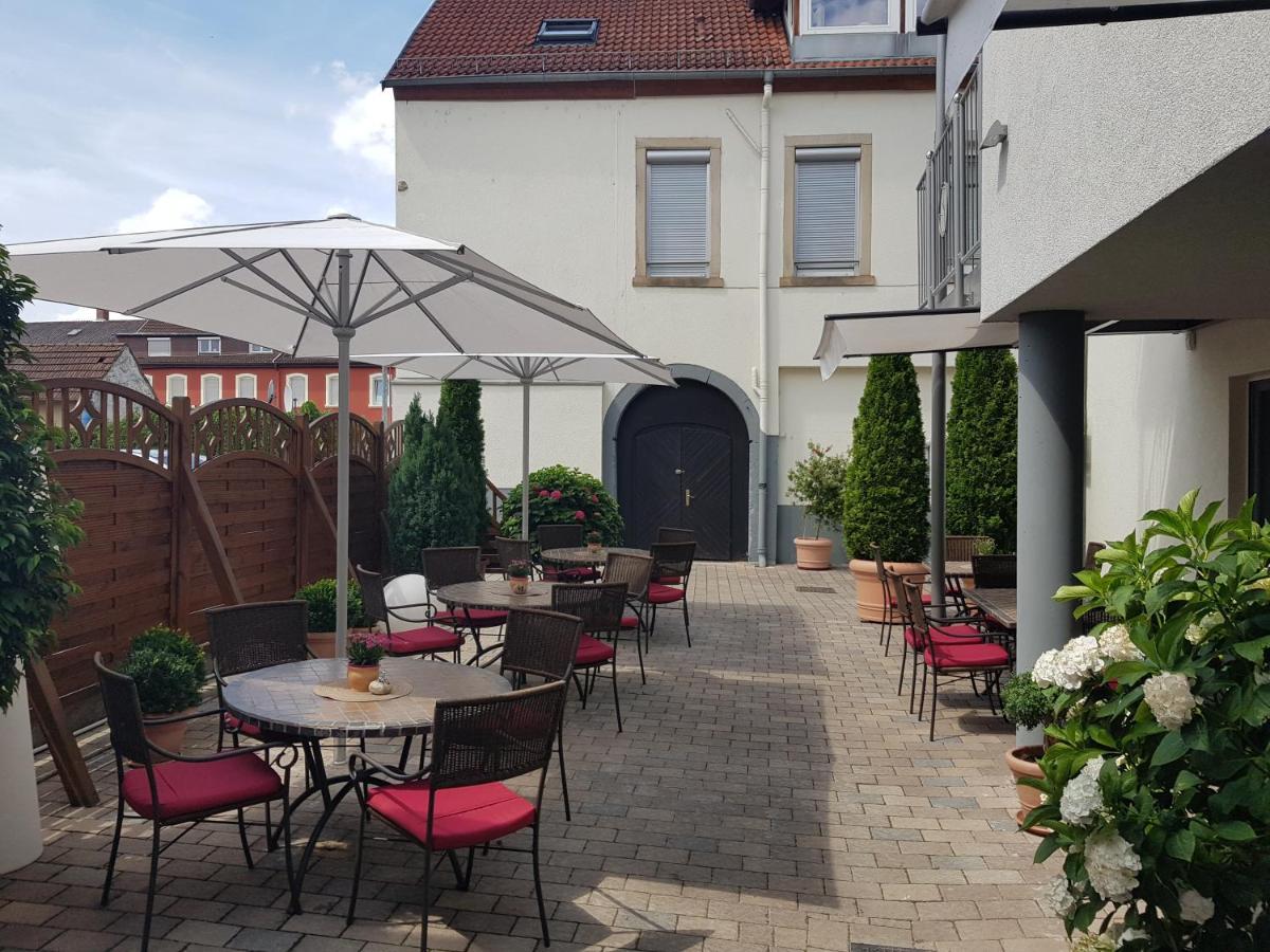 Hotel-Restaurant Pfaelzer Hof Еденкобен Екстериор снимка
