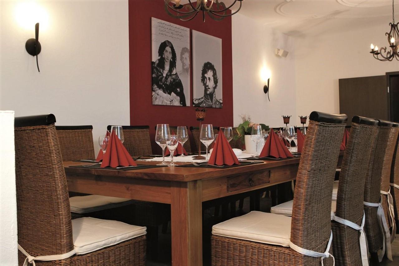 Hotel-Restaurant Pfaelzer Hof Еденкобен Екстериор снимка