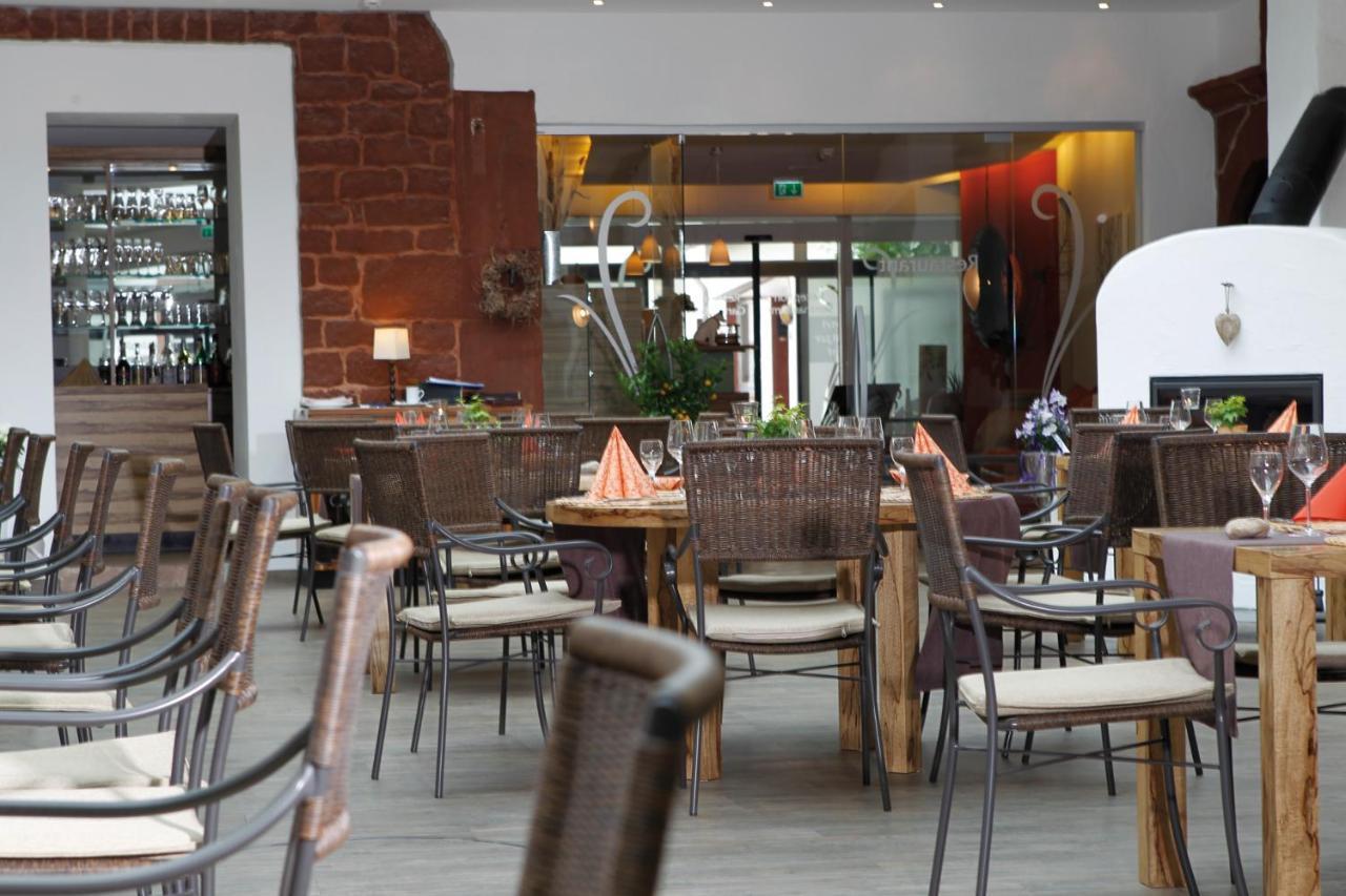 Hotel-Restaurant Pfaelzer Hof Еденкобен Екстериор снимка
