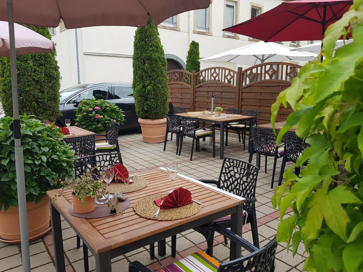 Hotel-Restaurant Pfaelzer Hof Еденкобен Екстериор снимка