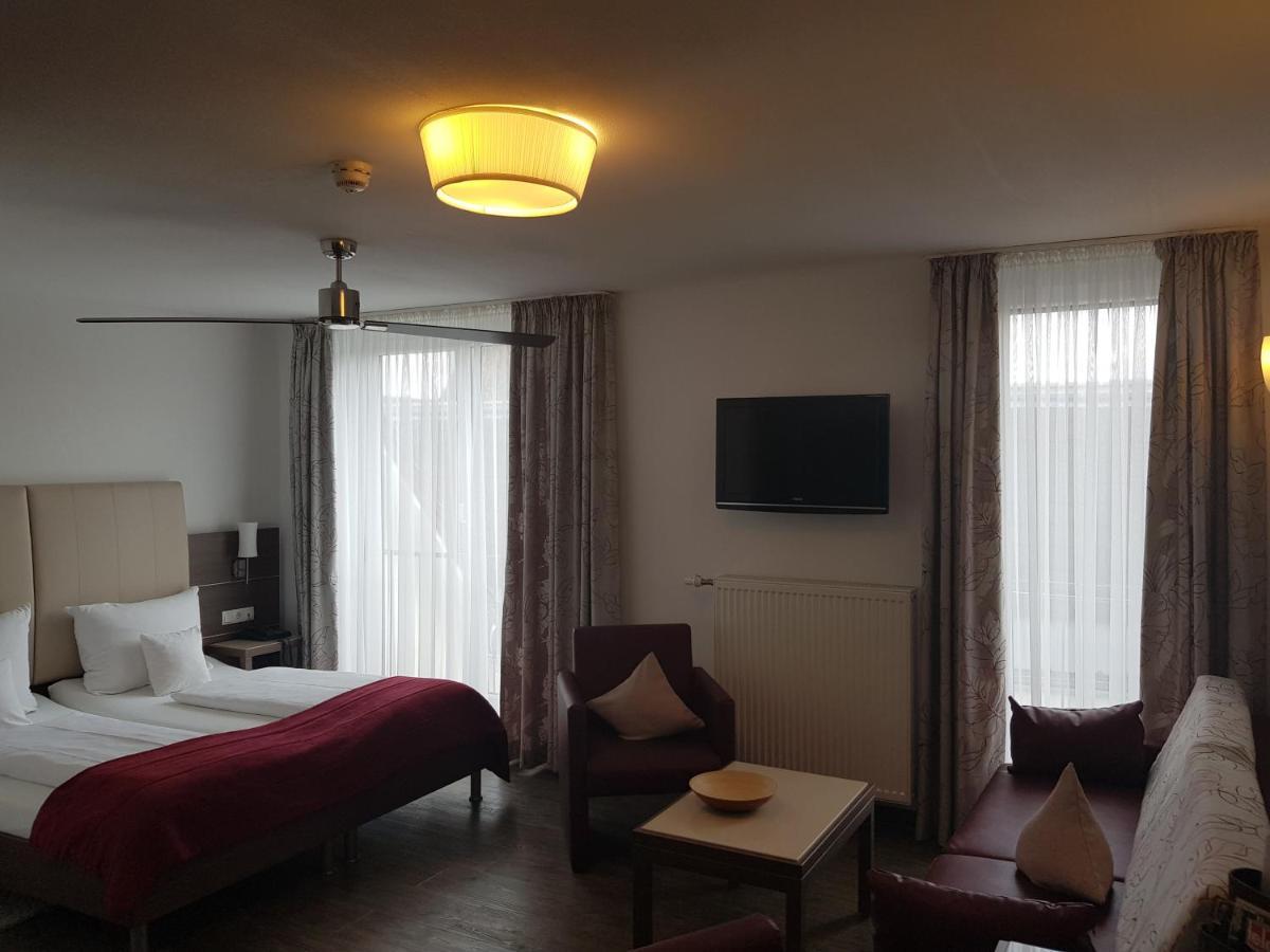Hotel-Restaurant Pfaelzer Hof Еденкобен Екстериор снимка