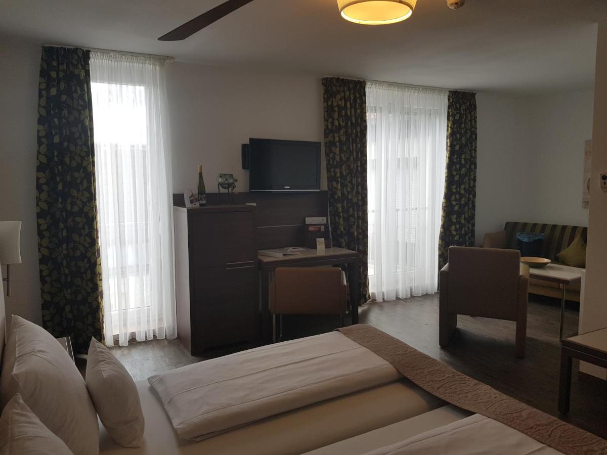 Hotel-Restaurant Pfaelzer Hof Еденкобен Екстериор снимка