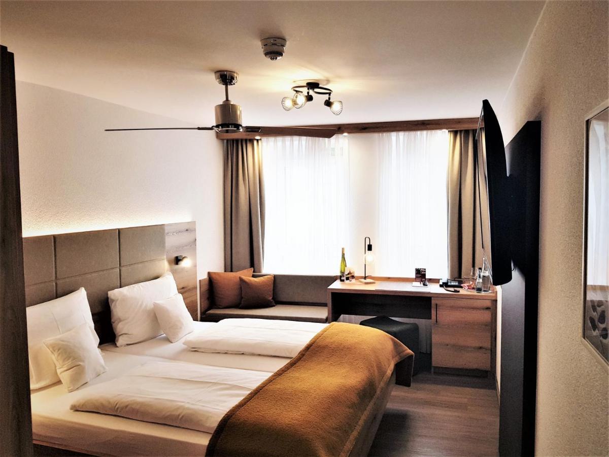Hotel-Restaurant Pfaelzer Hof Еденкобен Екстериор снимка