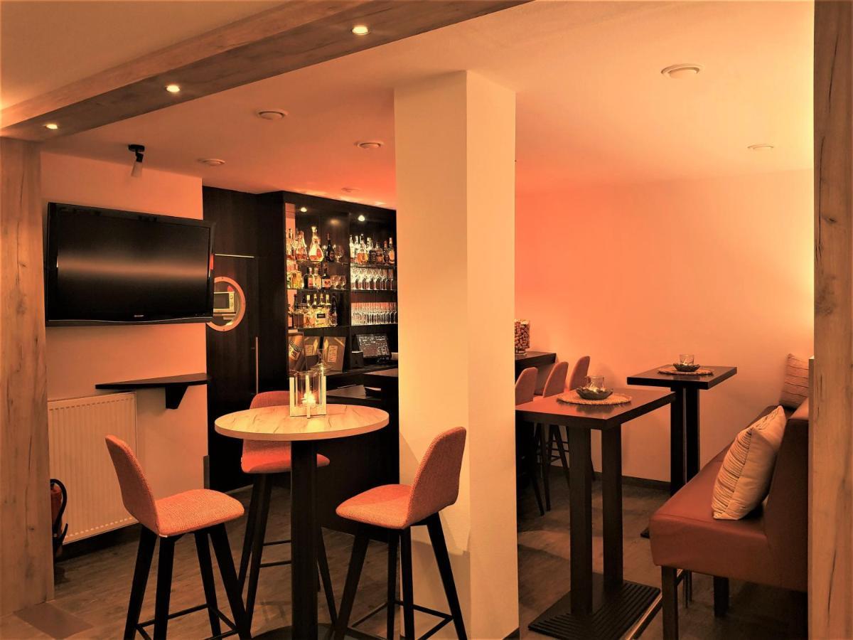 Hotel-Restaurant Pfaelzer Hof Еденкобен Екстериор снимка