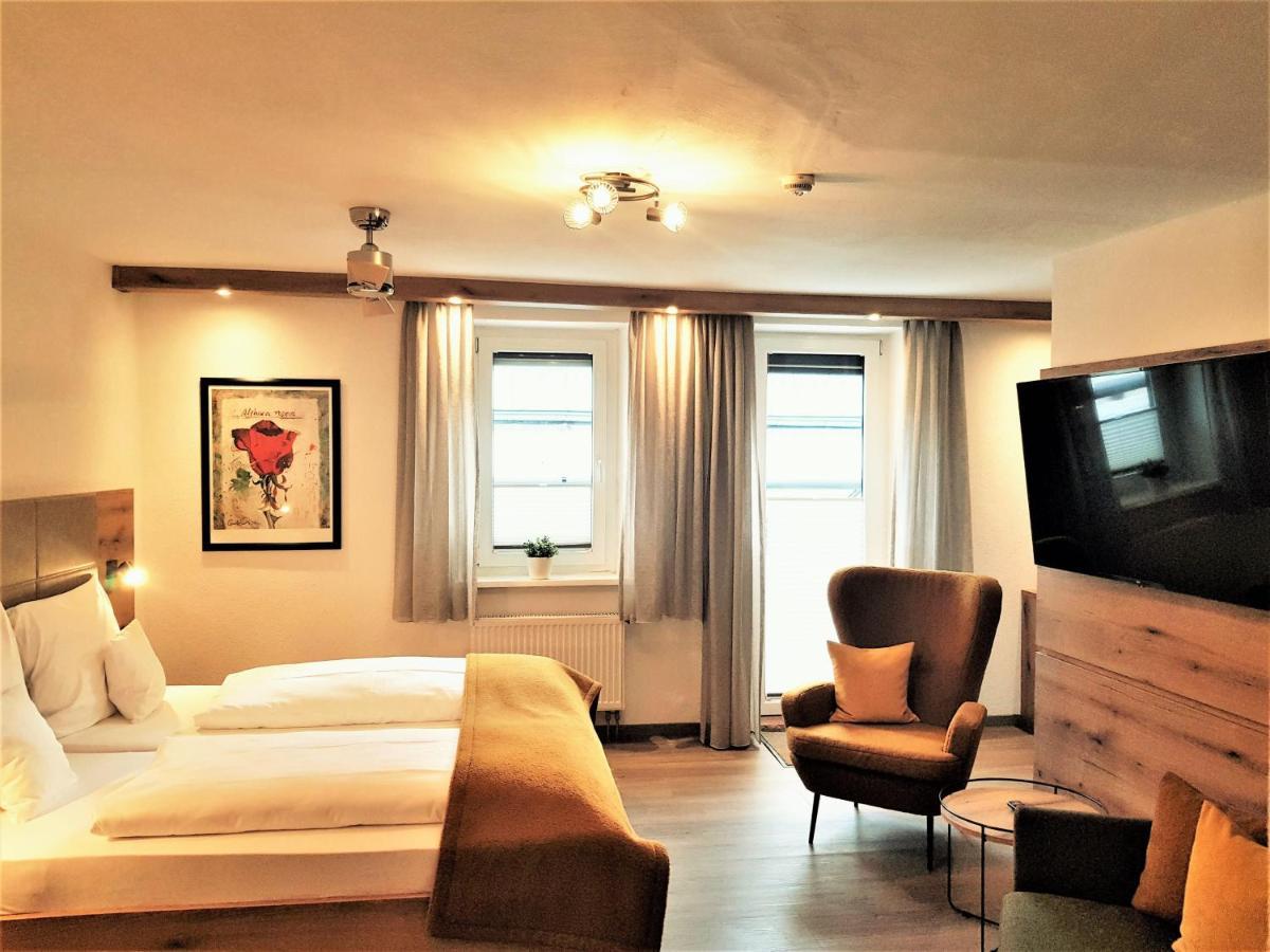 Hotel-Restaurant Pfaelzer Hof Еденкобен Екстериор снимка