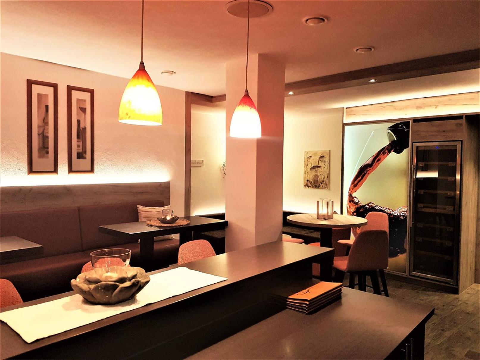 Hotel-Restaurant Pfaelzer Hof Еденкобен Екстериор снимка