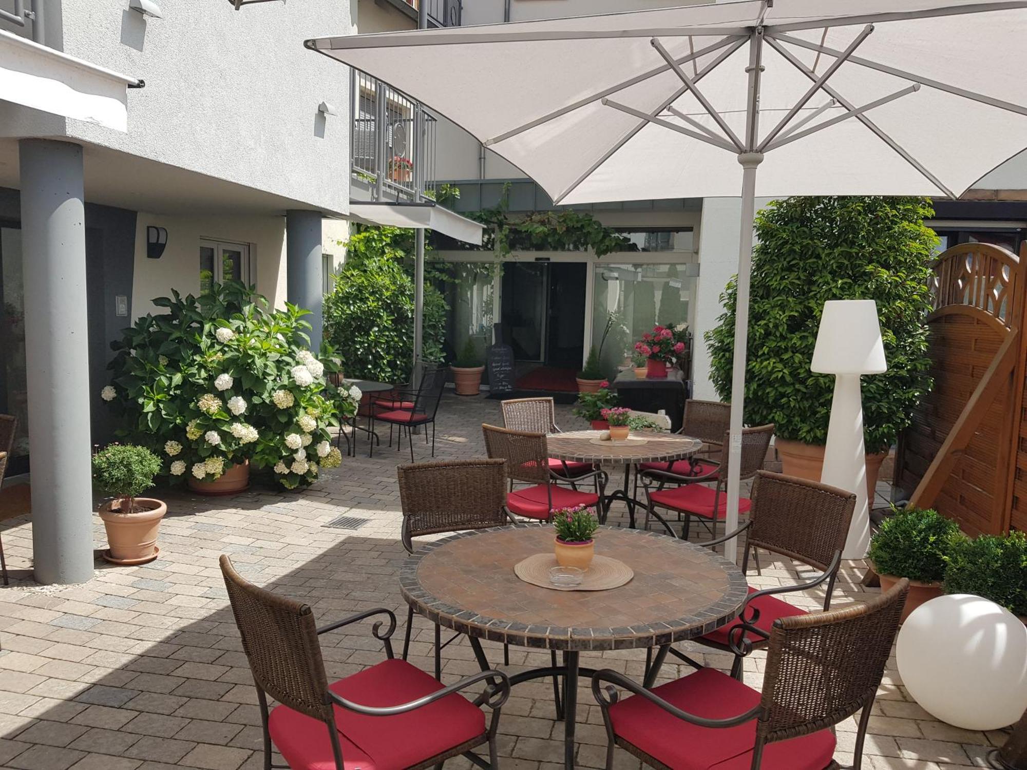 Hotel-Restaurant Pfaelzer Hof Еденкобен Екстериор снимка