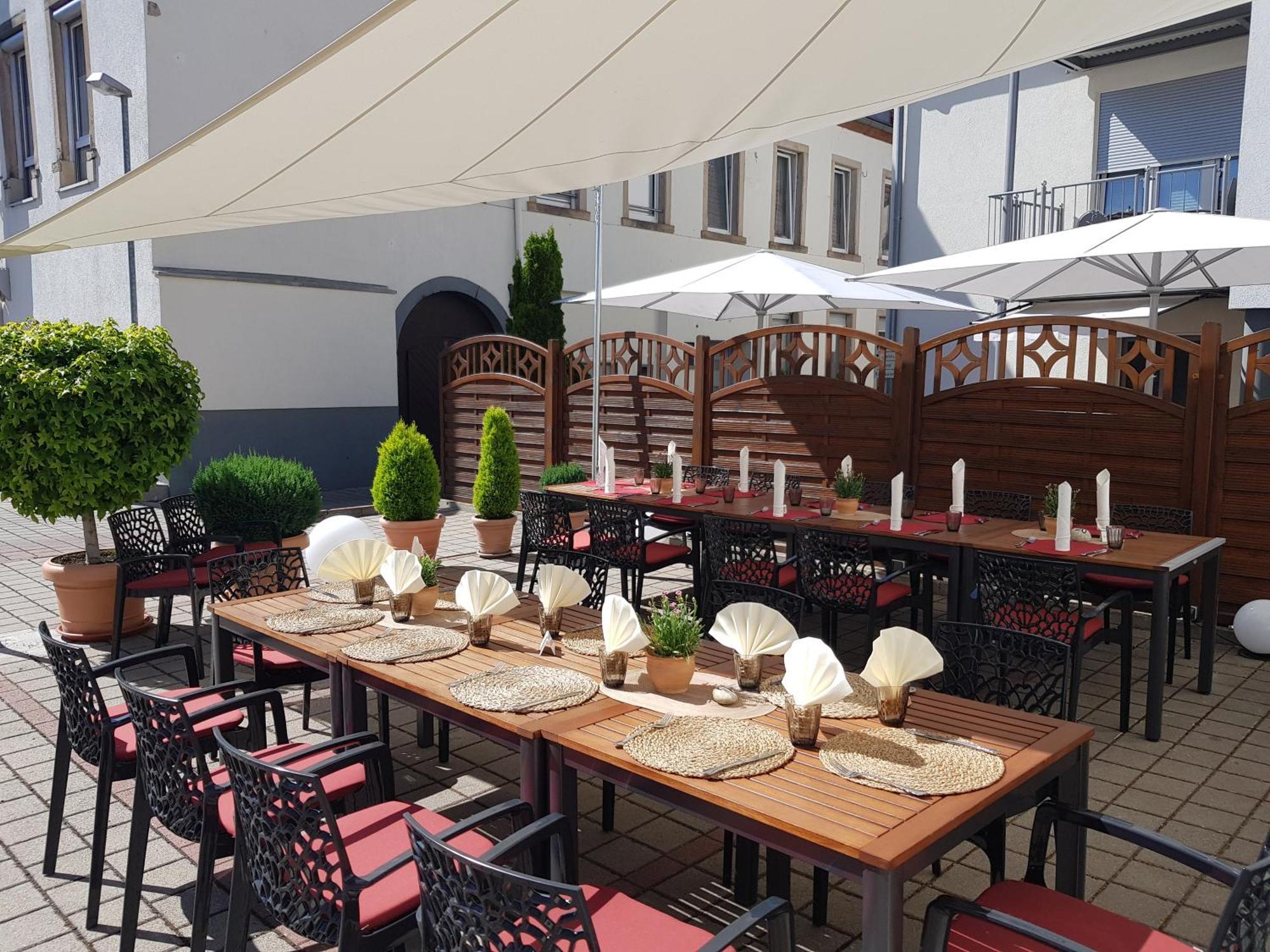 Hotel-Restaurant Pfaelzer Hof Еденкобен Екстериор снимка
