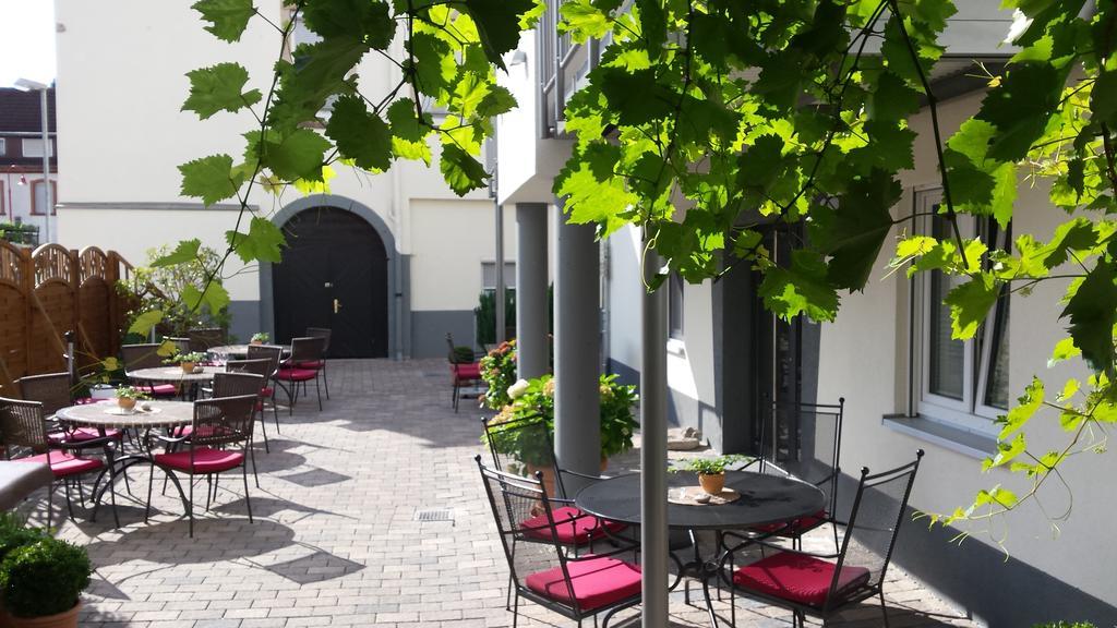 Hotel-Restaurant Pfaelzer Hof Еденкобен Екстериор снимка