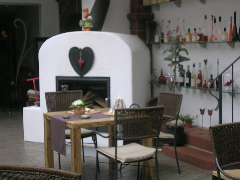 Hotel-Restaurant Pfaelzer Hof Еденкобен Екстериор снимка