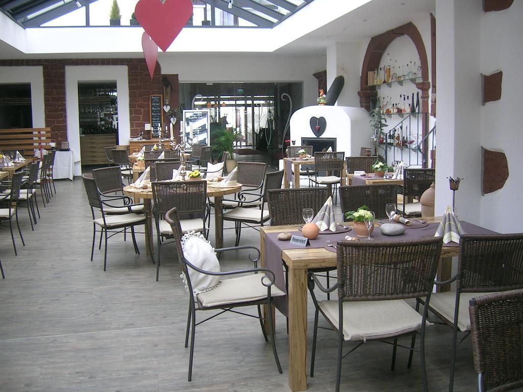 Hotel-Restaurant Pfaelzer Hof Еденкобен Екстериор снимка
