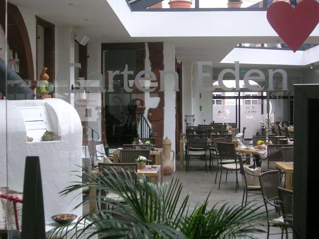 Hotel-Restaurant Pfaelzer Hof Еденкобен Екстериор снимка