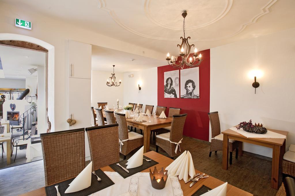 Hotel-Restaurant Pfaelzer Hof Еденкобен Екстериор снимка