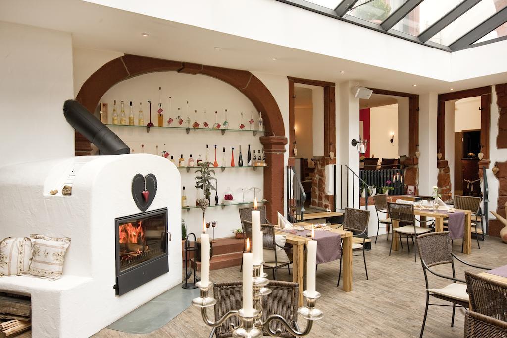Hotel-Restaurant Pfaelzer Hof Еденкобен Екстериор снимка